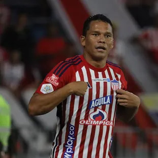 Carlos Bacca agrega presión a Dayro Moreno y a Falcao: así va la batalla por convertirse en el mayor goleador colombiano